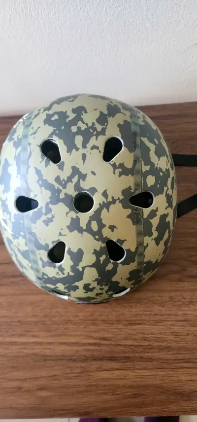 Casco tipo militar camuflado - miniatura 4
