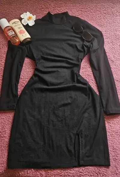 Vestido corto dorado brillante - miniatura 5