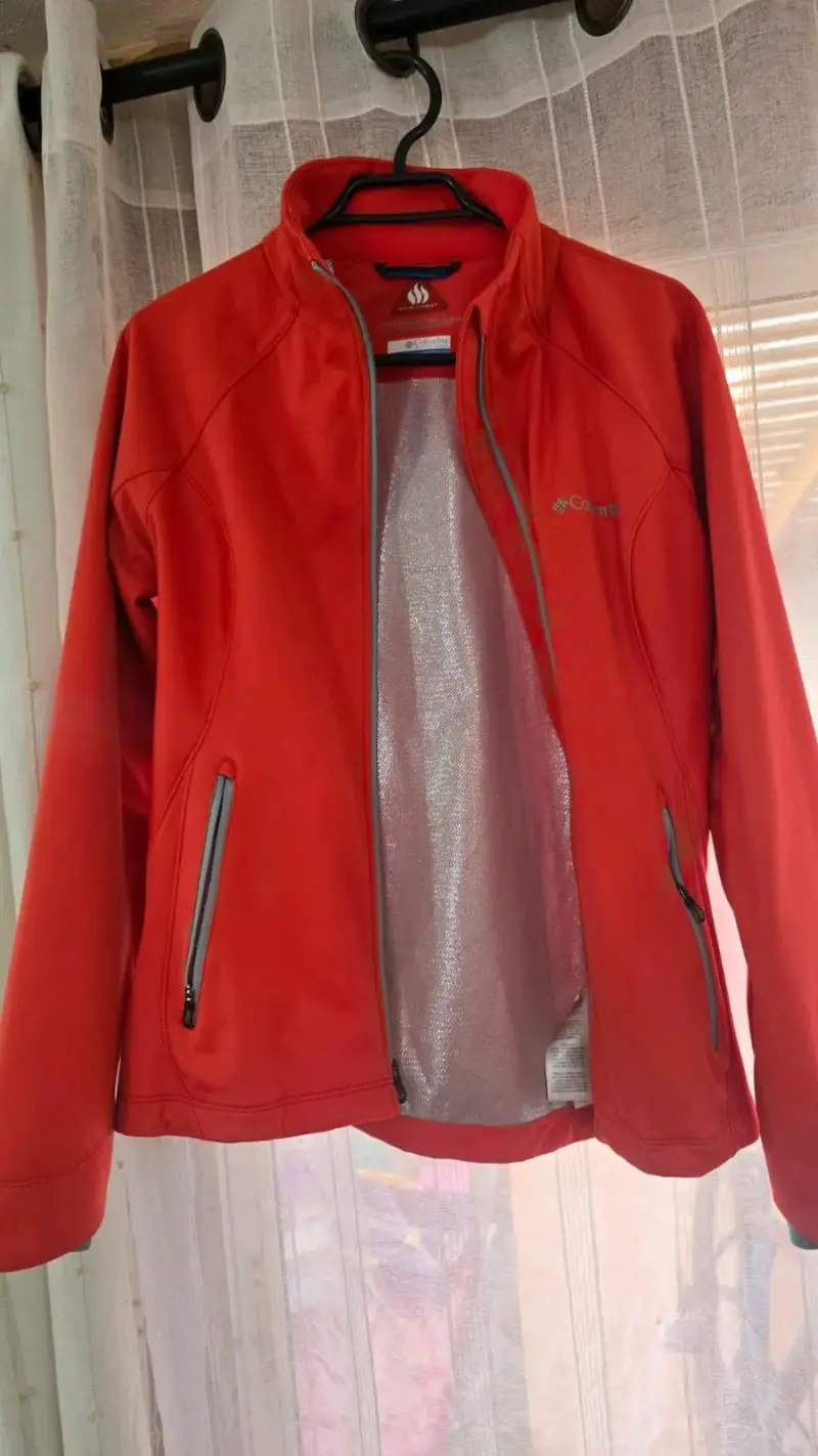 Chaqueta roja Columbia