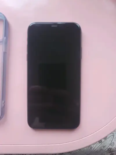 Iphone 11 con carcasa - miniatura 1