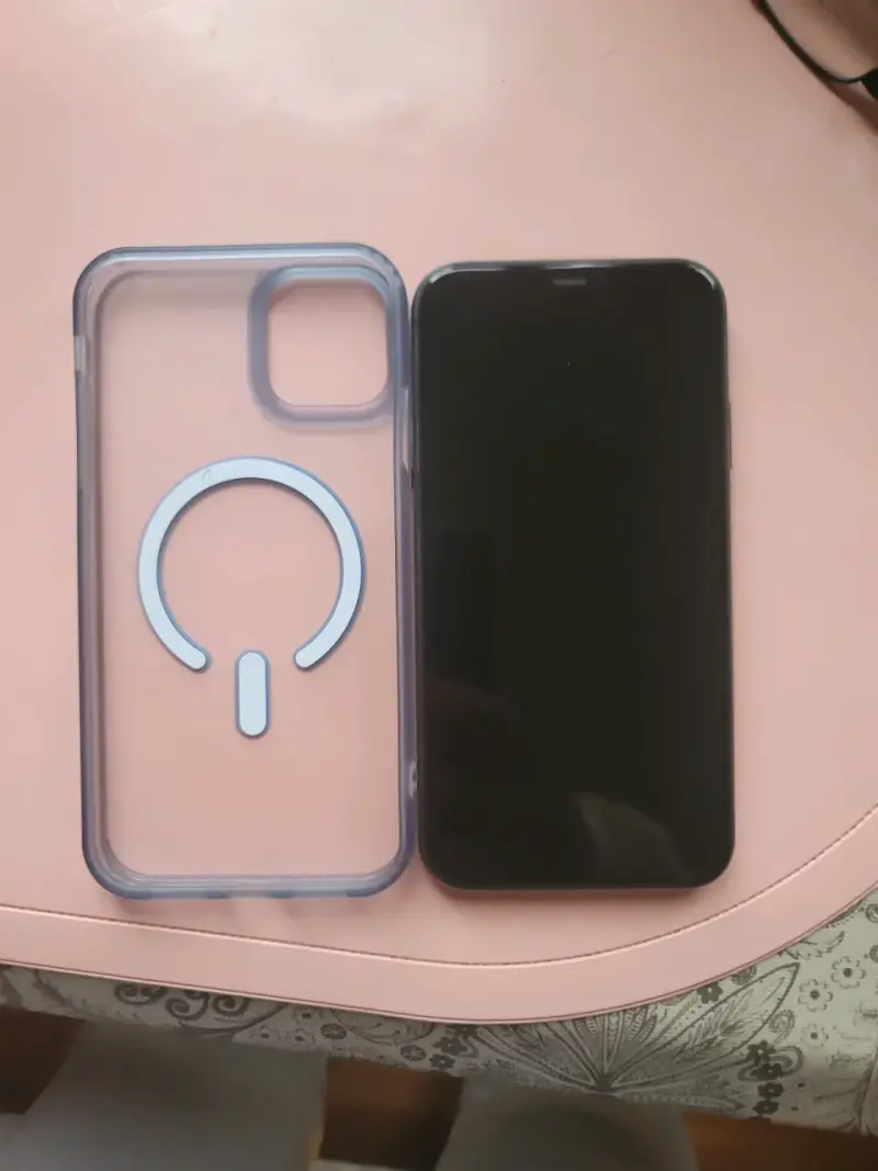 Iphone 11 con carcasa - 2