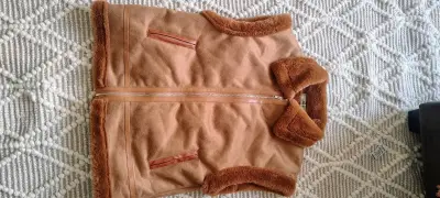Chaleco beige con forro polar - miniatura 2