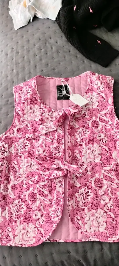 Chaleco rosado estampado - miniatura 2