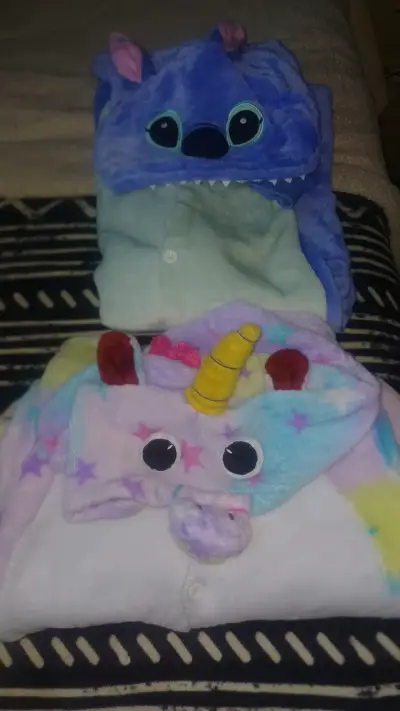 Pijamas infantiles con capucha - miniatura 1