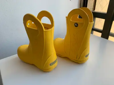 Botas crocs para niños 2 años - miniatura 2