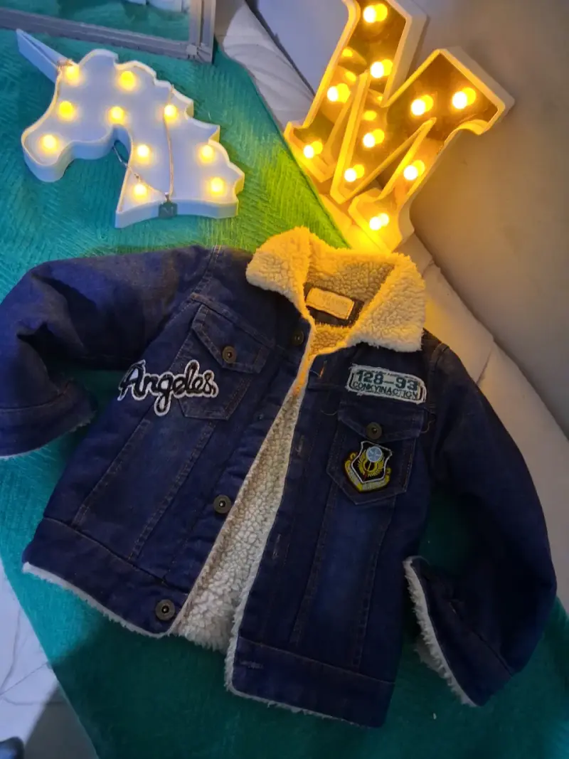 Chaqueta de mezclilla con parches T2-3