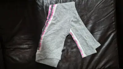Pantalón deportivo gris con franjas - miniatura 1