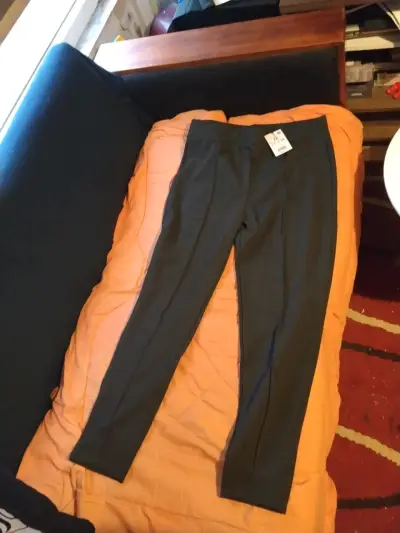 Pantalones negros nuevos - miniatura 1