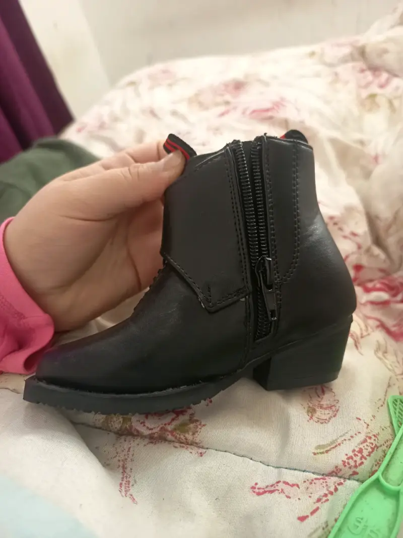 Botines negros con hebillas - 3