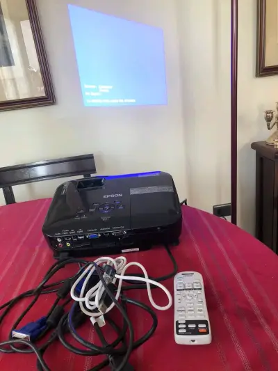 Proyector Epson con control remoto - miniatura 1
