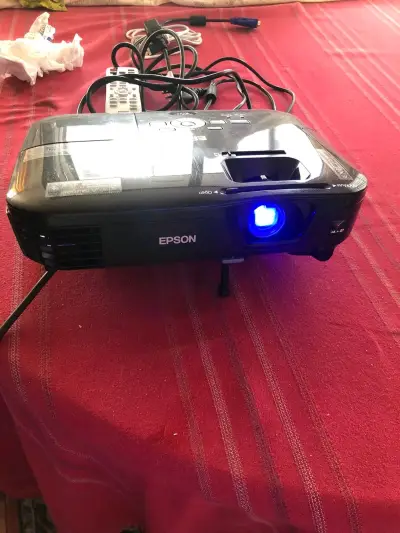 Proyector Epson con control remoto - miniatura 4