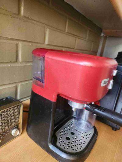 Cafetera espresso Oster roja - miniatura 2