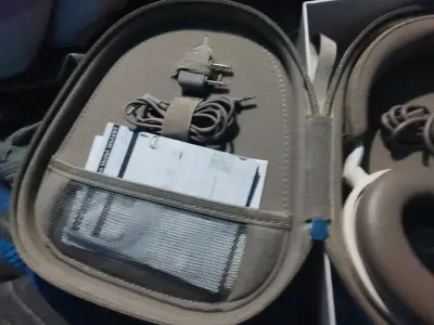 Audífonos Sennheiser Momentum 4 Wireless - miniatura 2