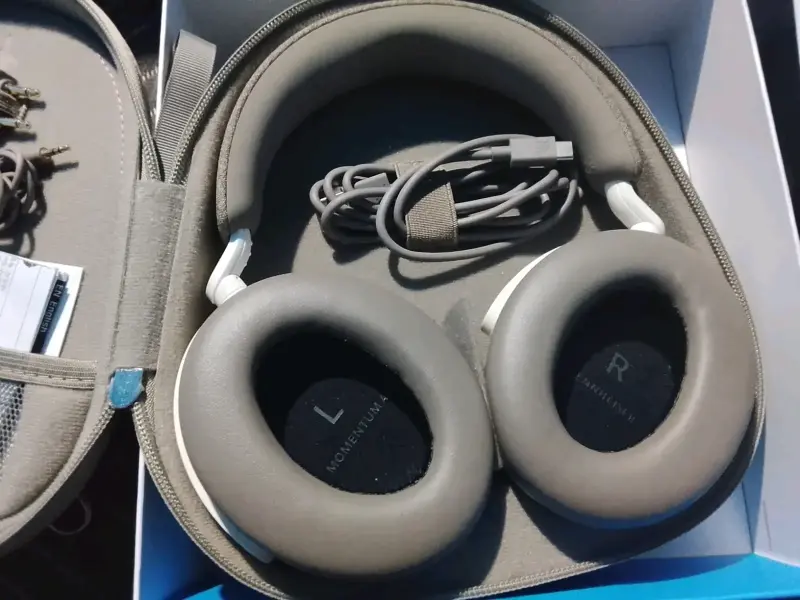 Audífonos Sennheiser Momentum 4 Wireless - 3