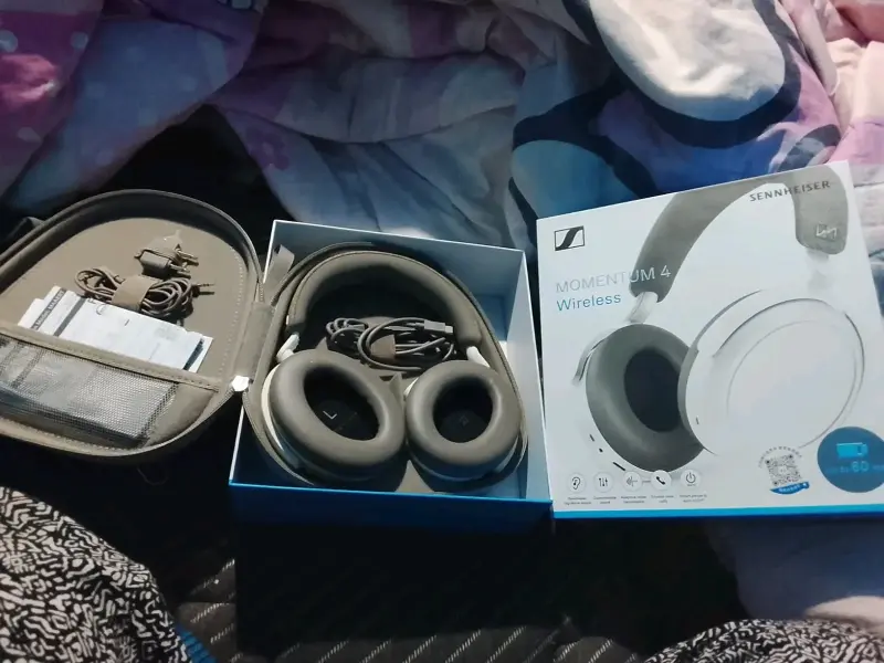 Audífonos Sennheiser Momentum 4 Wireless - 4
