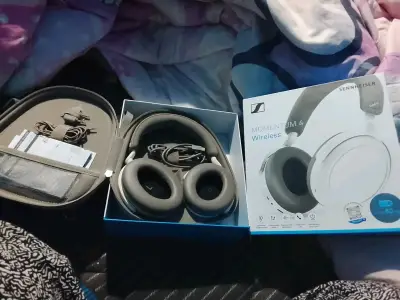 Audífonos Sennheiser Momentum 4 Wireless - miniatura 4