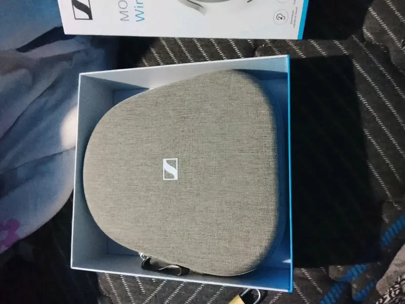 Audífonos Sennheiser Momentum 4 Wireless - 5