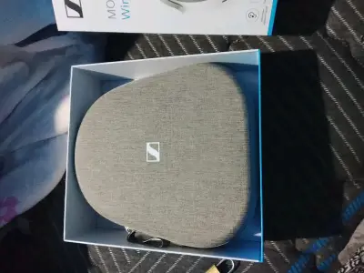Audífonos Sennheiser Momentum 4 Wireless - miniatura 5
