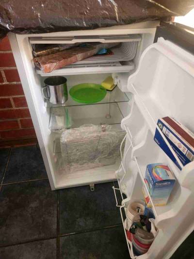 Refrigerador pequeño Midea - miniatura 2