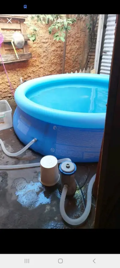 Piscina inflable redonda grande - miniatura 1