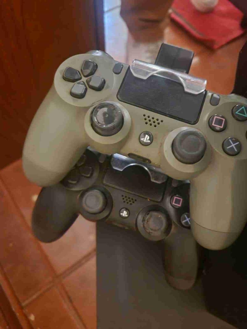 Consola PS4 camuflaje - 2