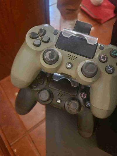 Consola PS4 camuflaje - miniatura 2