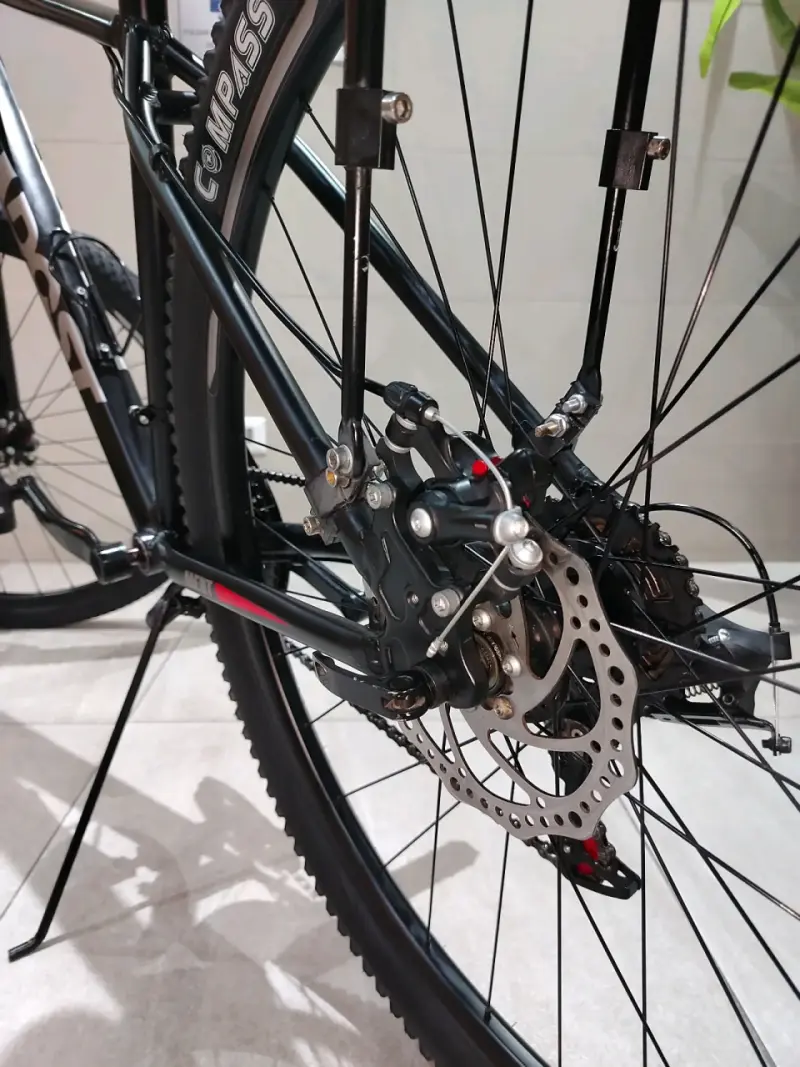 Bicicleta de montaña aro 29 negra y roja - 6