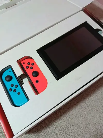 Consola Nintendo Switch con un juego - miniatura 2