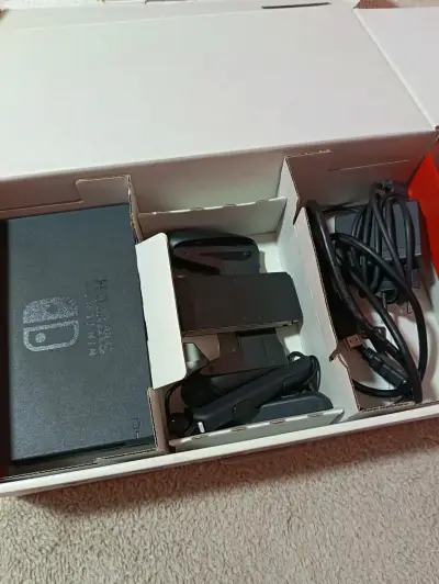 Consola Nintendo Switch con un juego - miniatura 3