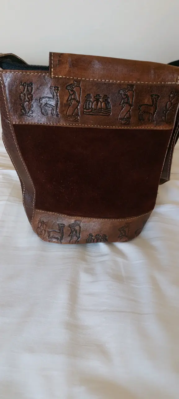 Bolso de cuero grabado artesanal - 2