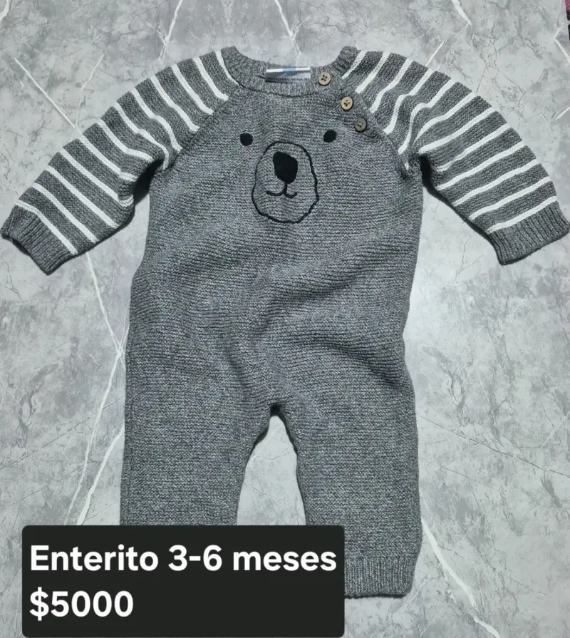 Enterito gris con diseño de oso