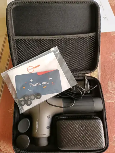 Pistola de masaje Mebak con accesorios - miniatura 1