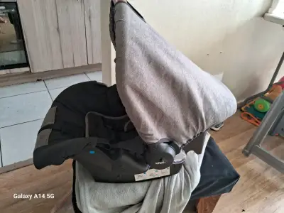 Silla de auto para bebé gris - miniatura 2