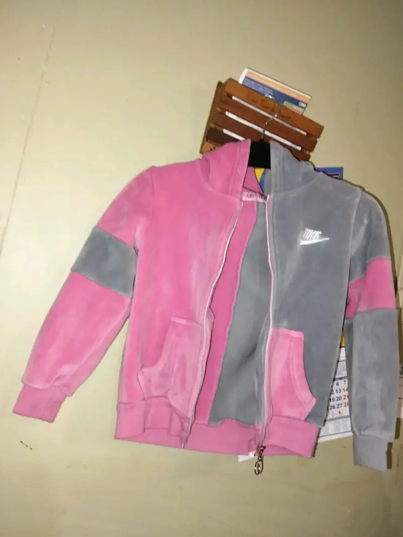 Polerón bicolor rosa y gris