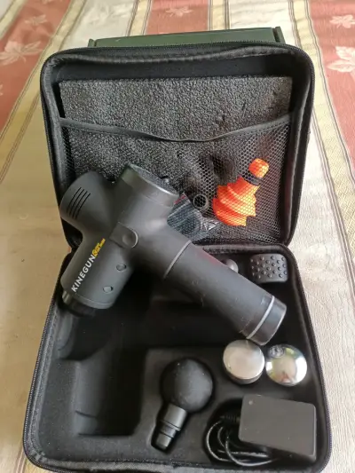 Pistola de masaje Kinegun con accesorios - miniatura 3