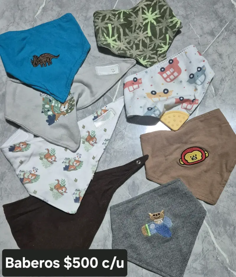 Set de baberos infantiles variados