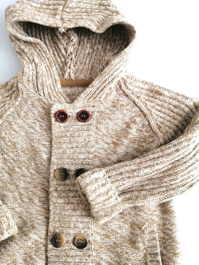 Chaqueta tejida con capucha beige - 3