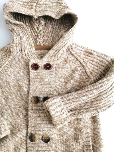 Chaqueta tejida con capucha beige - miniatura 3