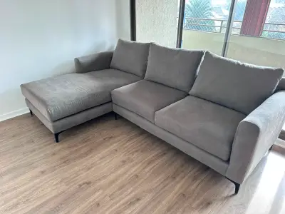 Sofá seccional gris - miniatura 6