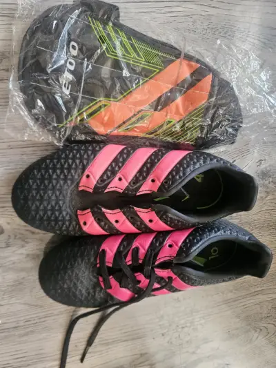 Zapatillas deportivas negras y rosadas - miniatura 1