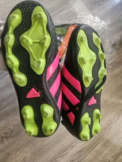 Zapatillas deportivas negras y rosadas - miniatura 2