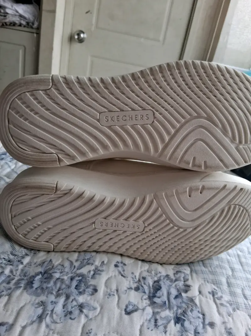 Zapatillas blancas con detalles rosados - 6