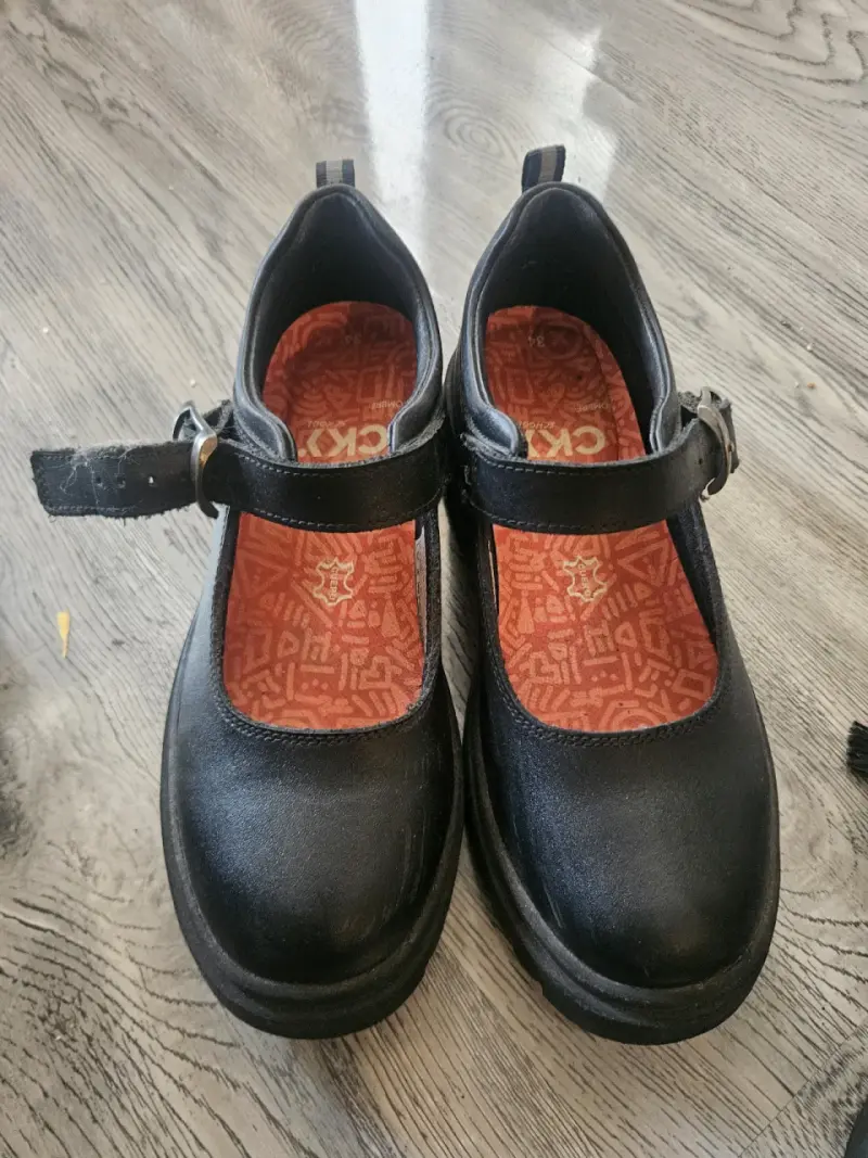 Zapatos escolares negros CKC