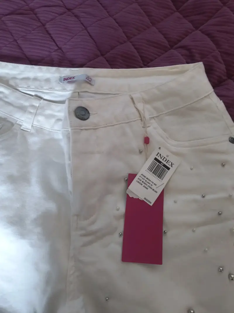 Jeans blancos con detalles brillantes - 2