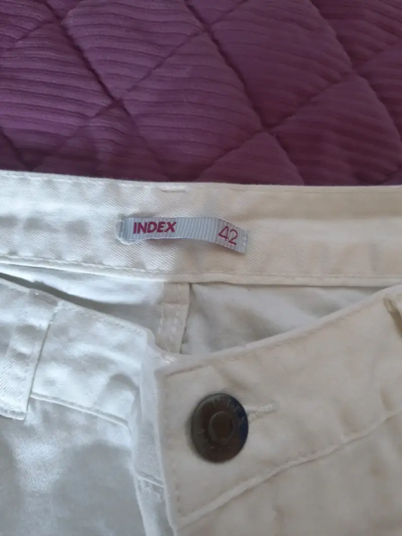 Jeans blancos con detalles brillantes - 3