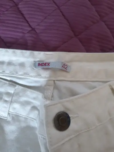 Jeans blancos con detalles brillantes - miniatura 3