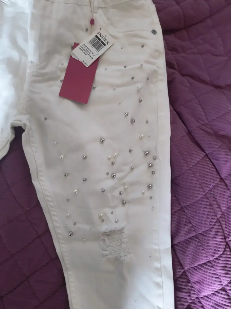 Jeans blancos con detalles brillantes - 4