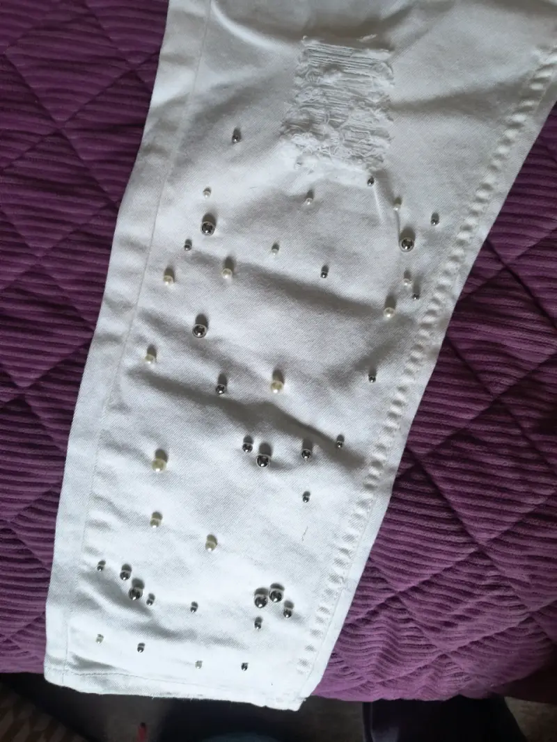 Jeans blancos con detalles brillantes - 5
