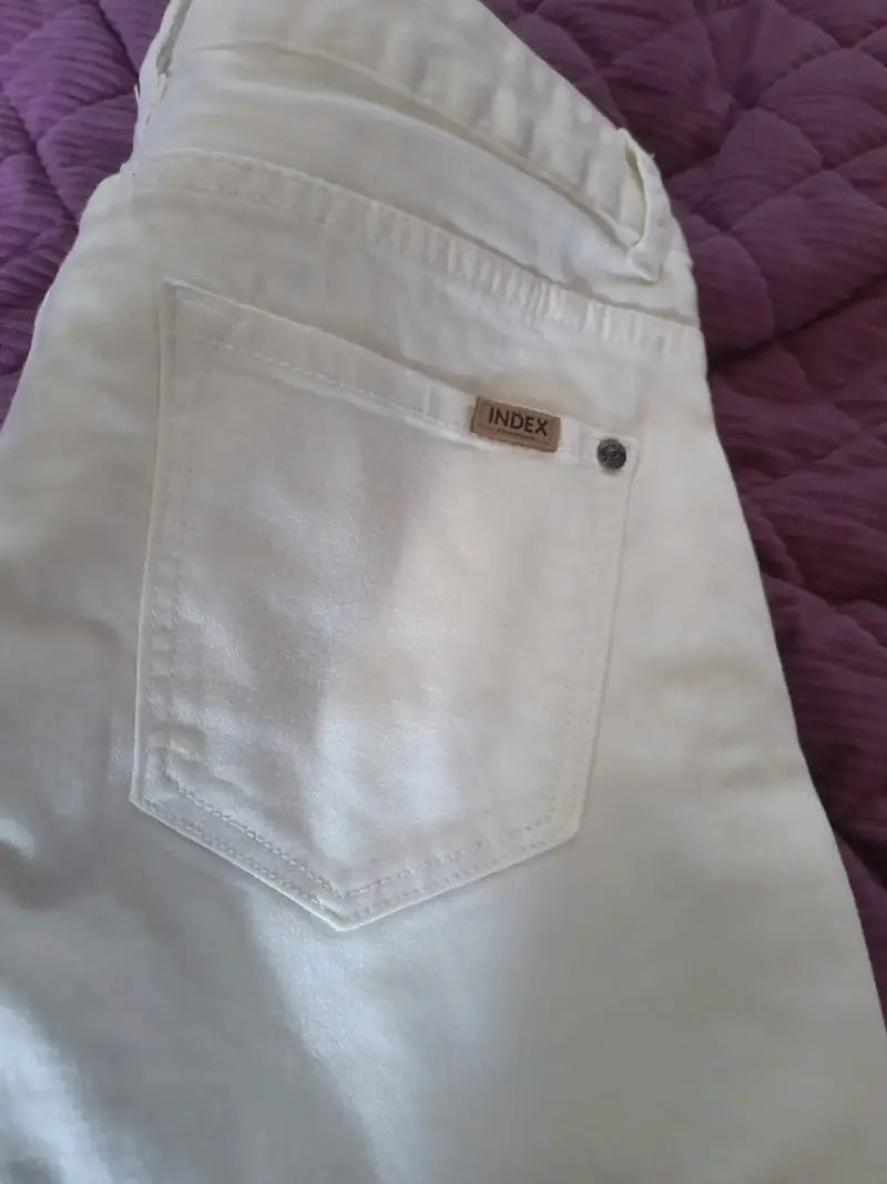 Jeans blancos con detalles brillantes - 6
