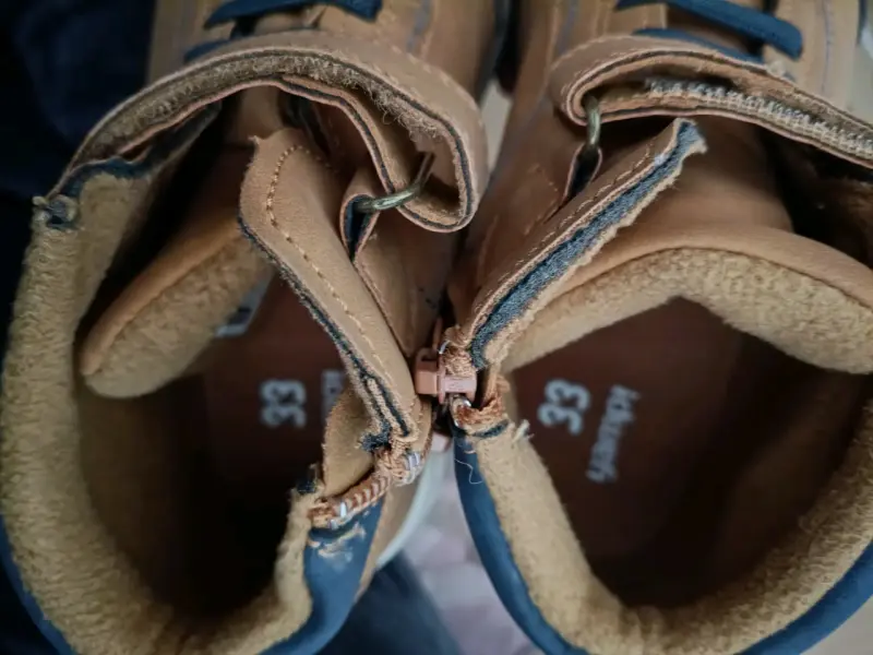 Zapatillas marrón con cierre velcro - 2